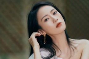 MILANSPORT入口-女子蝶泳赛场再现张雨霏风采，张雨霏晋级蝶泳决赛视频