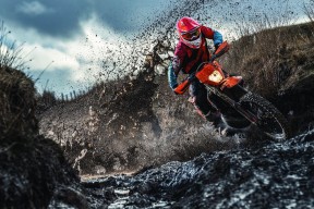 AC米兰-战术体系日益丰富球队逐步形成多元打法适应不同对手风格，球员布置战术