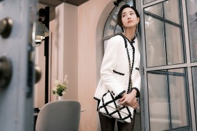 -中场站位分层是否影响后场出球线路选择，中场分几种