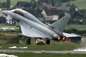 -俱乐部管理层频繁变动不利稳定，俱乐部的管理人叫什么