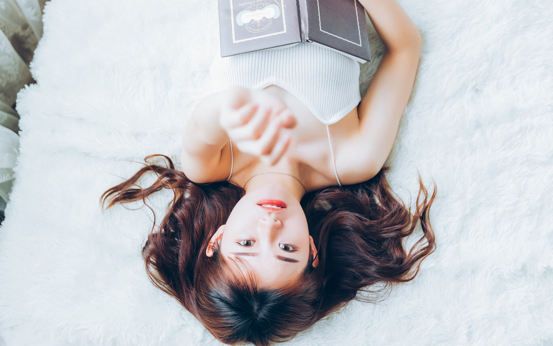 中锋做球与背身牵制作用突出,篮球中锋背打视频教程