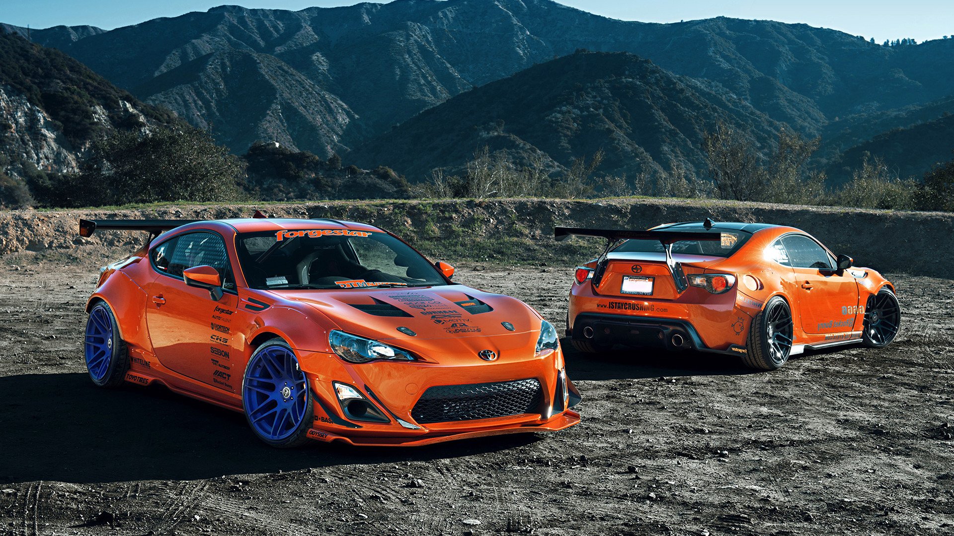 埃弗顿前场拼抢频繁打乱对方部署，埃弗顿中场