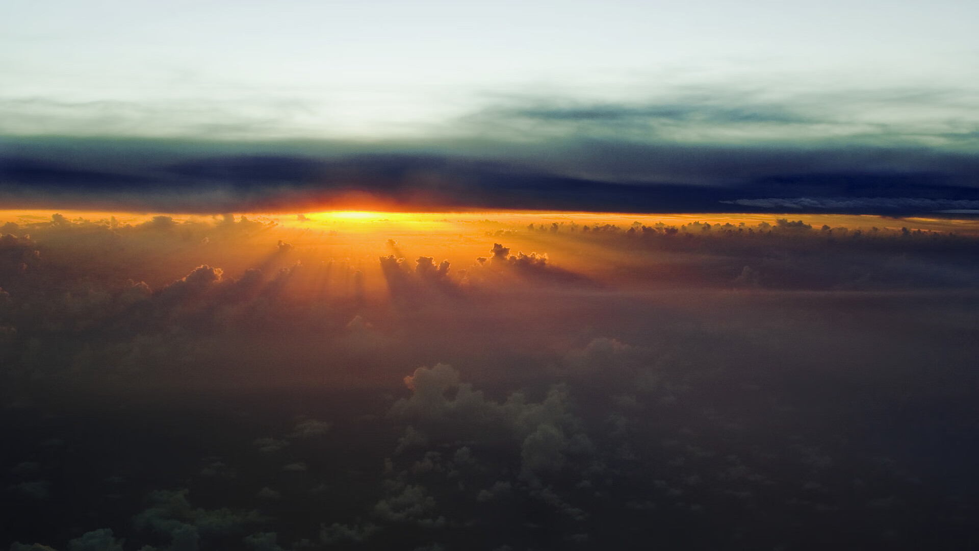 教练组战术会议频繁寻找突破口提升比赛执行力,教练布置战术