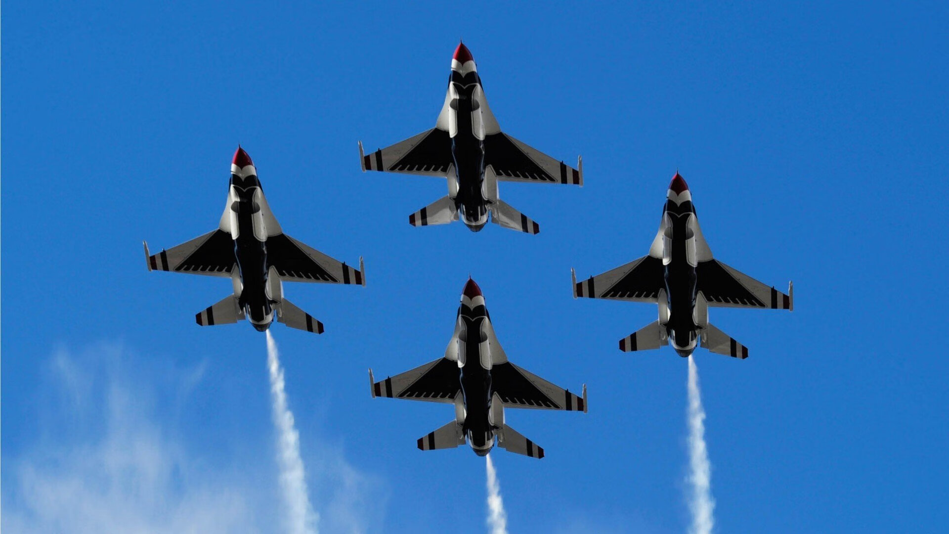 李恩：在比赛中不断突破对方防线，为全黑队制造无限威胁，搜索李恩