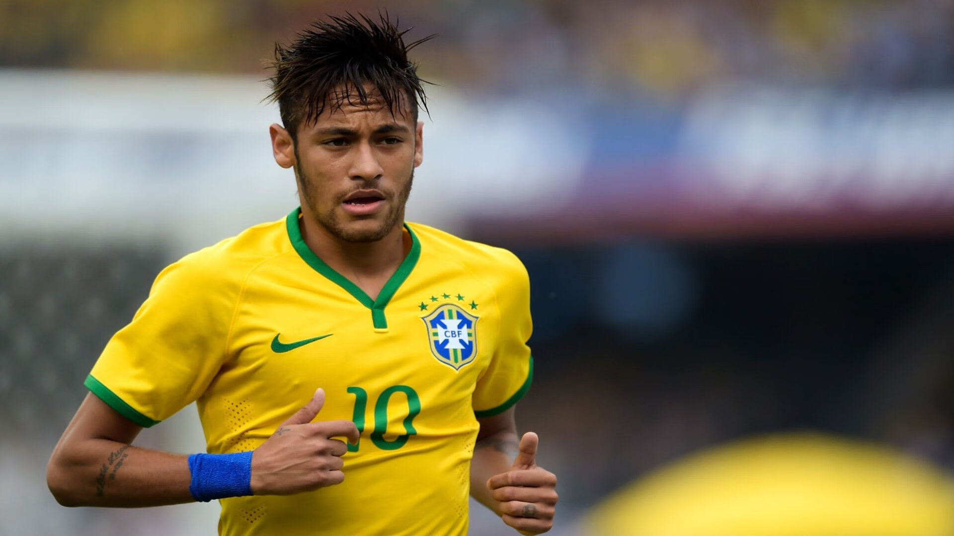 “华金·托比利亚的传球精准度与反应速度,帮助美洲狮队形成强大防线”